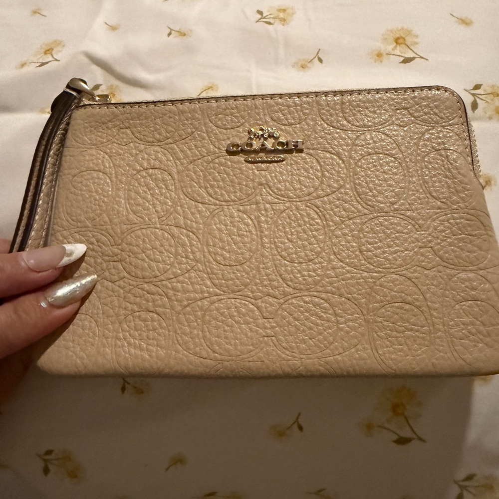 Coach Corner Zip wristlet In Signature Leather OAK color